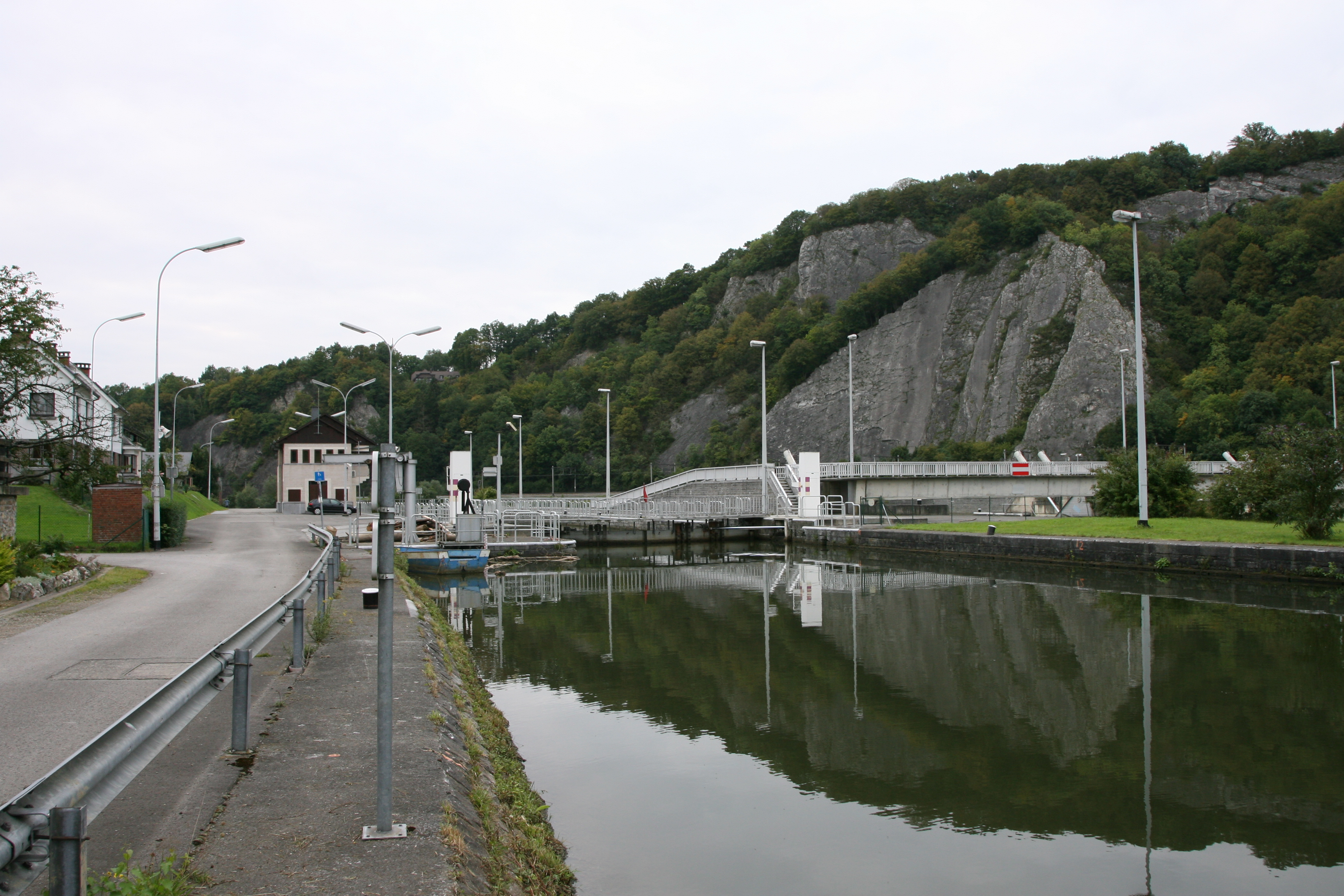 Bovendeur sluis Hun beschadigd.