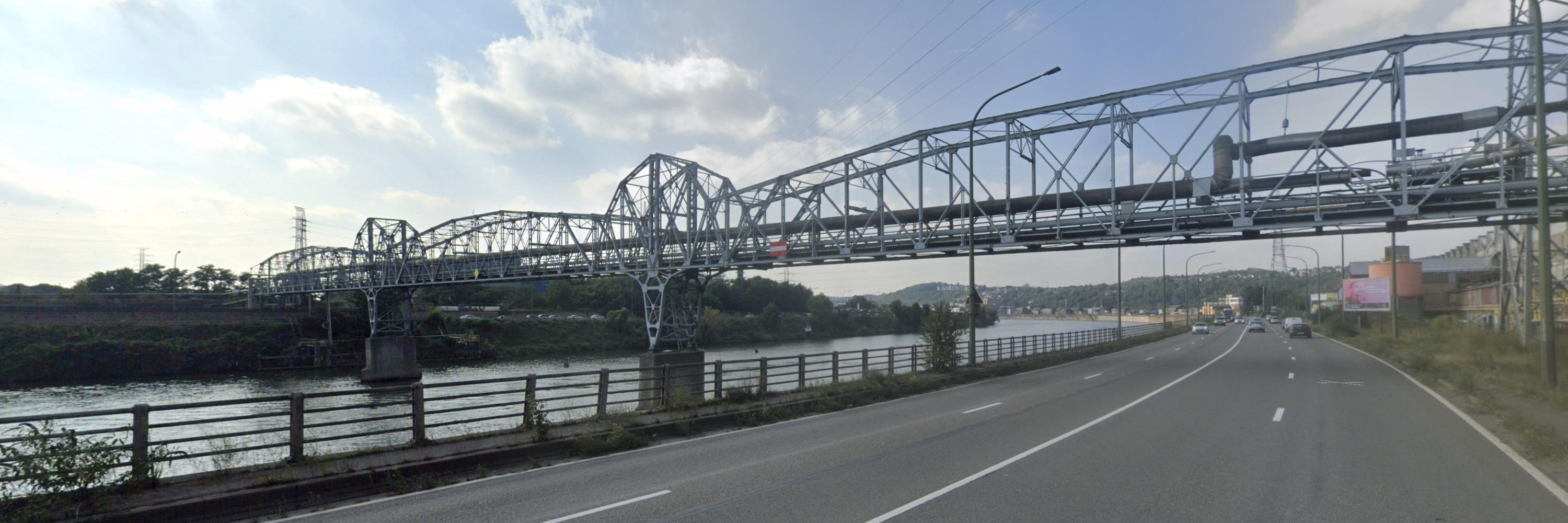Pijp brug aangevaren Tilleur